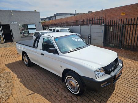 2006-Mitsubishi-Colt-2000-LWB-Single-Cab_2