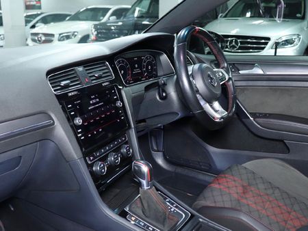 2020-Volkswagen-Golf-VII-GTI-20-TSI-Auto-TCR_16