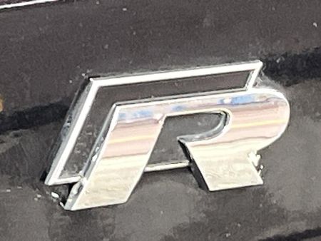 2012-Volkswagen-Golf-VI-20-TSI-R-Auto_10