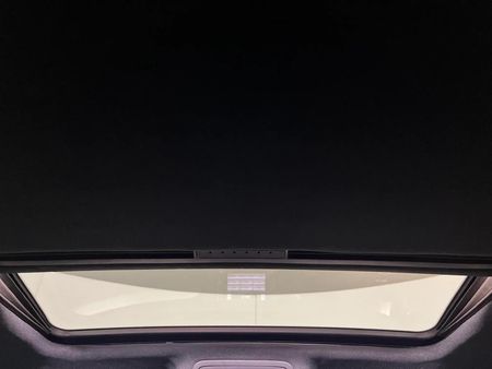 2012-Volkswagen-Golf-VI-20-TSI-R-Auto_12