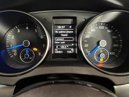 2012-Volkswagen-Golf-VI-20-TSI-R-Auto_2