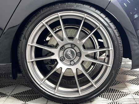 2012-Volkswagen-Golf-VI-20-TSI-R-Auto_6