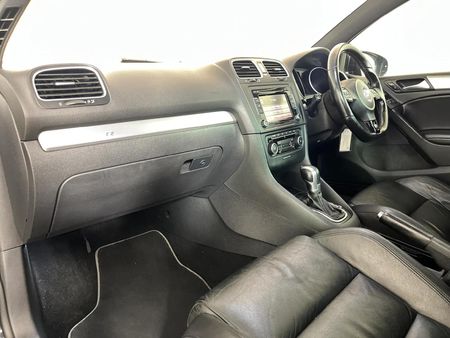 2012-Volkswagen-Golf-VI-20-TSI-R-Auto_8