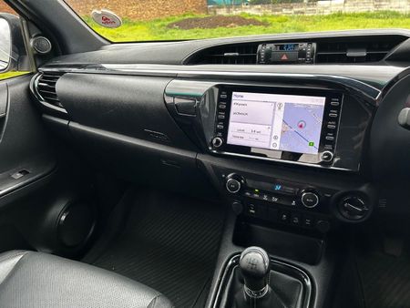 2020-Toyota-Hilux-28GD-6-Double-Cab-4x4-Legend-50_9