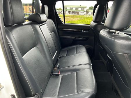 2020-Toyota-Hilux-28GD-6-Double-Cab-4x4-Legend-50_11