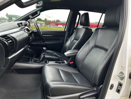 2020-Toyota-Hilux-28GD-6-Double-Cab-4x4-Legend-50_12