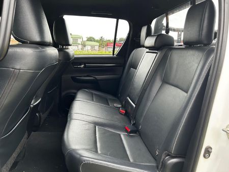 2020-Toyota-Hilux-28GD-6-Double-Cab-4x4-Legend-50_13