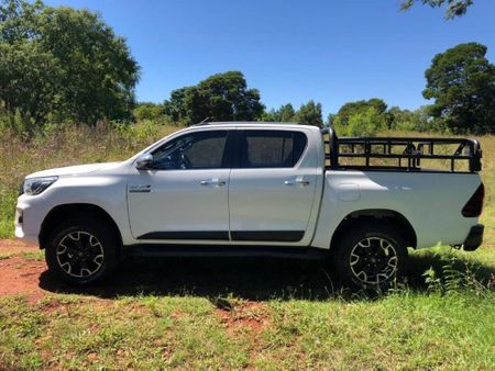 2020-Toyota-Hilux-28GD-6-Double-Cab-4x4-Legend-50_2