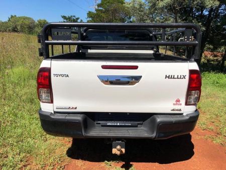 2020-Toyota-Hilux-28GD-6-Double-Cab-4x4-Legend-50_5