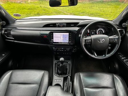 2020-Toyota-Hilux-28GD-6-Double-Cab-4x4-Legend-50_7