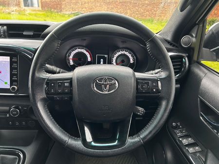 2020-Toyota-Hilux-28GD-6-Double-Cab-4x4-Legend-50_8