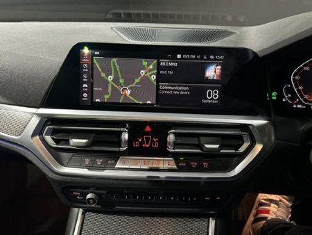 2022-BMW-3-Series-318i-M-Sport_10