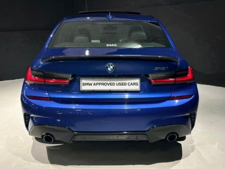 2022-BMW-3-Series-318i-M-Sport_4