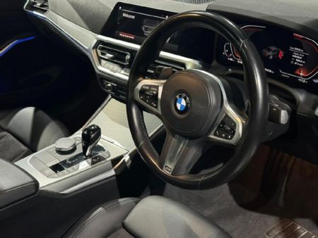 2022-BMW-3-Series-318i-M-Sport_5