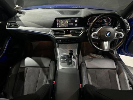 2022-BMW-3-Series-318i-M-Sport_6