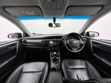 2018-Toyota-Corolla-16-Prestige_10