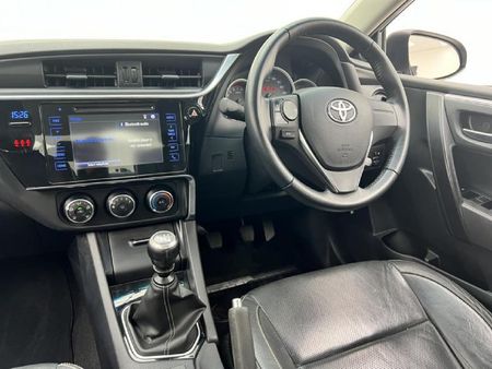 2018-Toyota-Corolla-16-Prestige_7