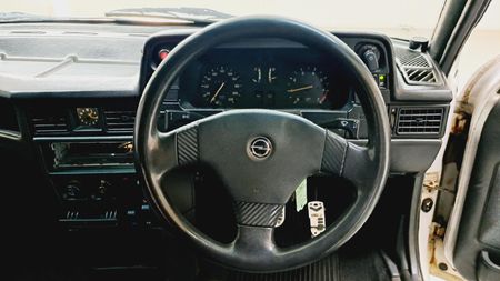 1989-Opel-Kadett-16-GSE_10