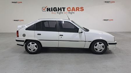 1989-Opel-Kadett-16-GSE_2