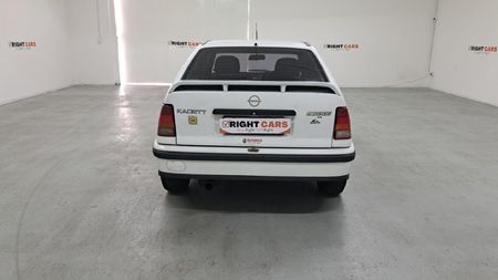 1989-Opel-Kadett-16-GSE_3