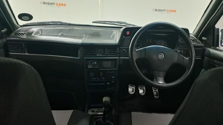 1989-Opel-Kadett-16-GSE_8