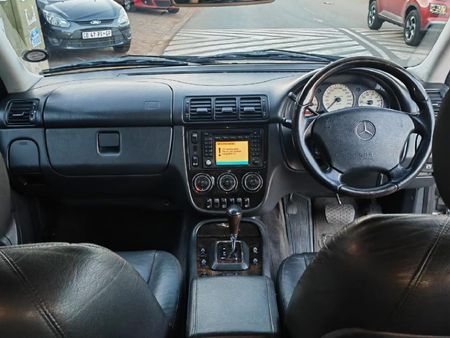 2002-Mercedes-Benz-ML-55-AMG_10