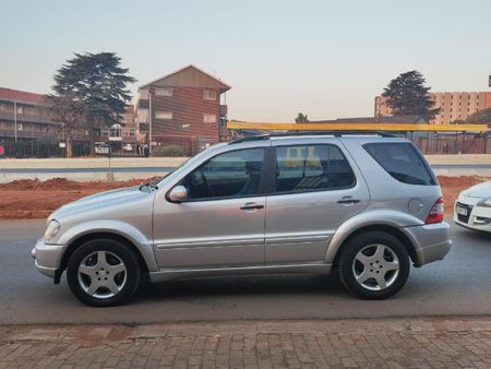 2002-Mercedes-Benz-ML-55-AMG_3