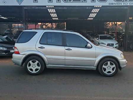 2002-Mercedes-Benz-ML-55-AMG_7