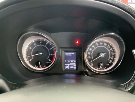 2011-Suzuki-Kizashi-24-SDLX-Auto_13