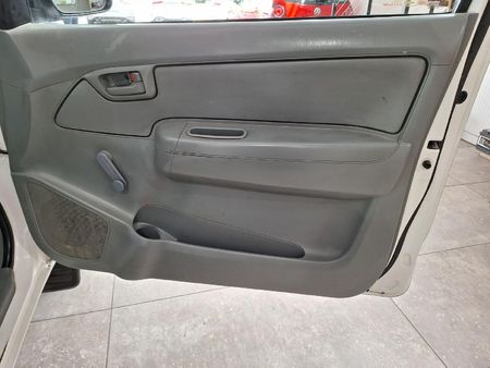2006-Toyota-Hilux-25-D-4D-SRX-Single-Cab_8