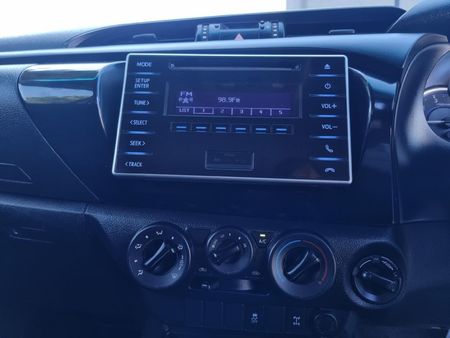 2018-Toyota-Hilux-24-GD-6-SRX-4x4-Single-Cab-Auto_10