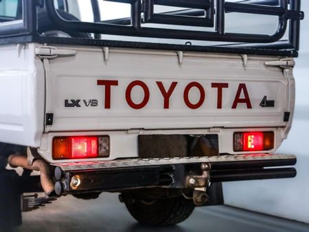 2021-Toyota-Land-Cruiser-70-70-45-D-Single-Cab_9