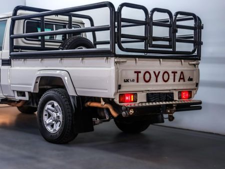 2021-Toyota-Land-Cruiser-70-70-45-D-Single-Cab_8