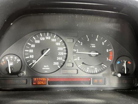 1990-BMW-7-Series-735i-Auto_1