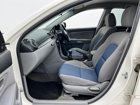 2006-Mazda-3-16_6