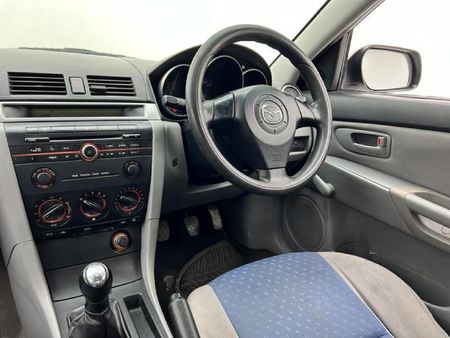 2006-Mazda-3-16_7
