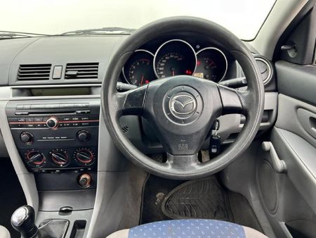 2006-Mazda-3-16_8