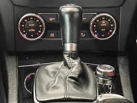 2012-Mercedes-AMG-C-Class-C63-AMG_10