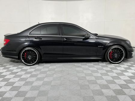 2012-Mercedes-AMG-C-Class-C63-AMG_15