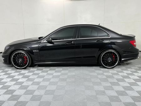 2012-Mercedes-AMG-C-Class-C63-AMG_17
