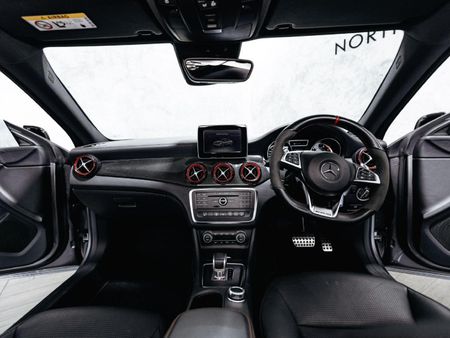 2015-Mercedes-AMG-CLA-45-AMG_9