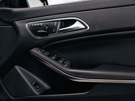 2015-Mercedes-AMG-CLA-45-AMG_12