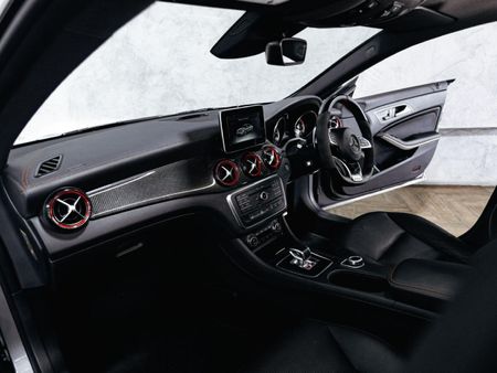 2015-Mercedes-AMG-CLA-45-AMG_7