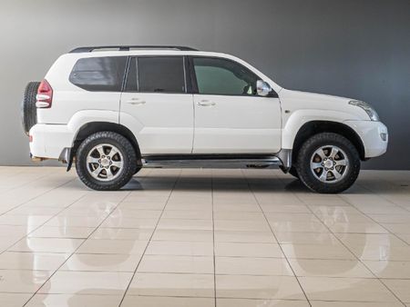 2009-Toyota-Land-Cruiser-Prado-30-TDI-GX-5-dr_4