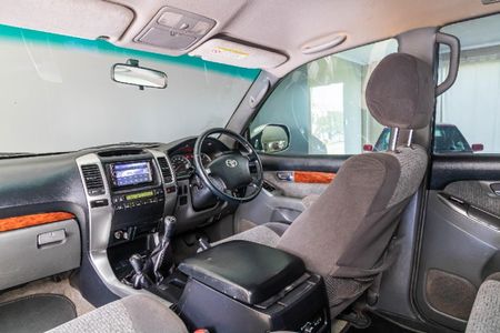 2009-Toyota-Land-Cruiser-Prado-30-TDI-GX-5-dr_8