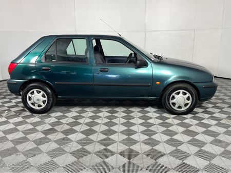 1997-Mazda-121-Soho-13-5-dr_13