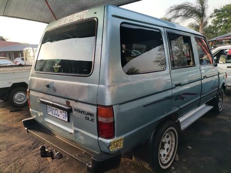 1992-Toyota-Venture-1800-8-seat_3