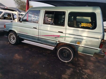 1992-Toyota-Venture-1800-8-seat_5