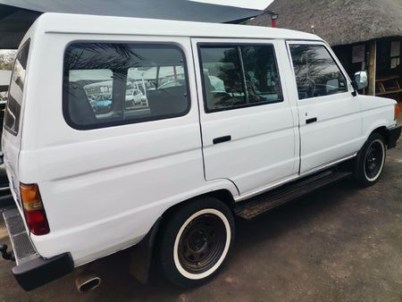 1994-Toyota-Venture-1800-8-seat_3