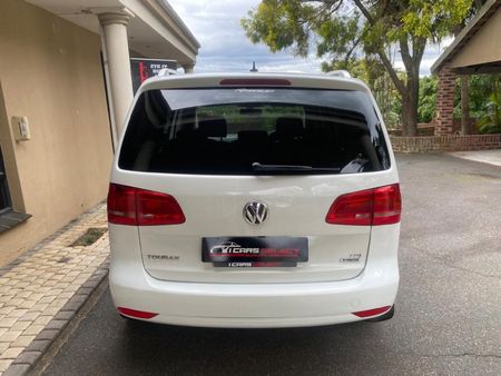 2017-Volkswagen-Touran-16-TDI-Auto_4